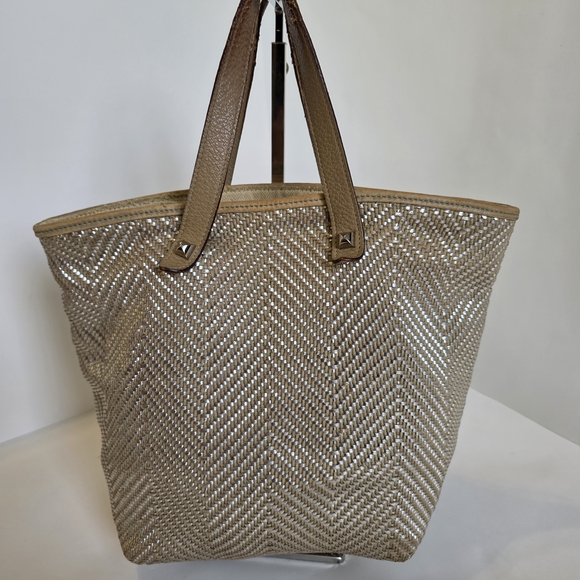 Elegant Tan Tote Bag - Picture 1 of 11